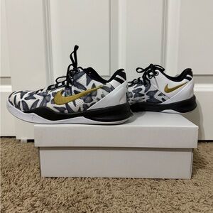 Mambacita Basketball Shoes Size 6 youth